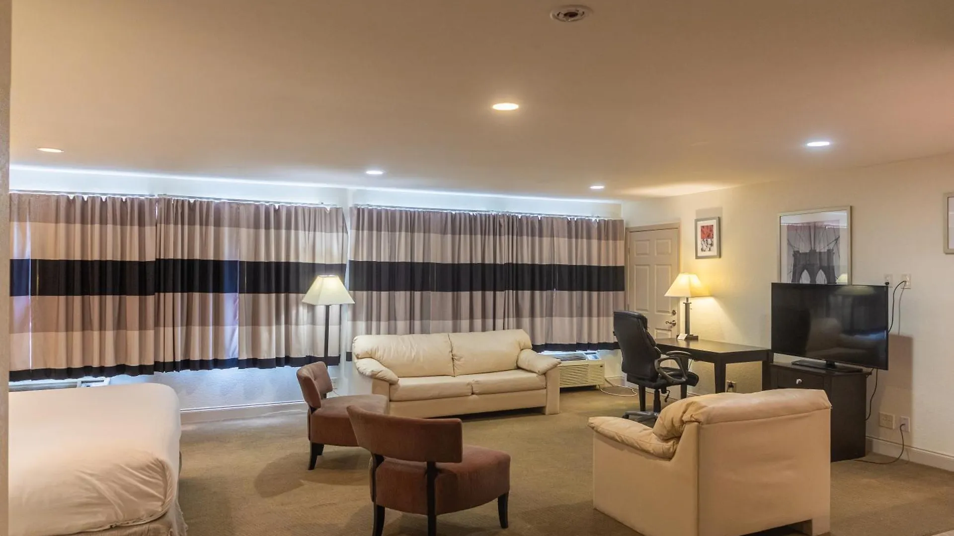 Cottonwood Suites Savannah Hotel & Conference Center Pooler
