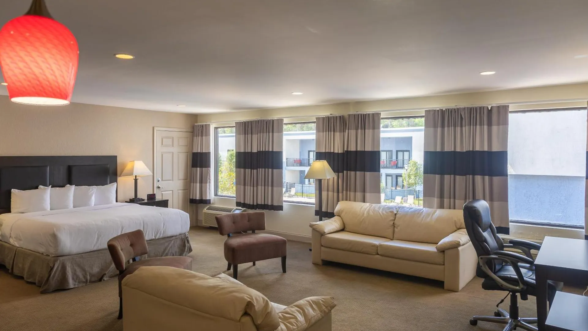 Cottonwood Suites Savannah Hotel & Conference Center Pooler 3*,