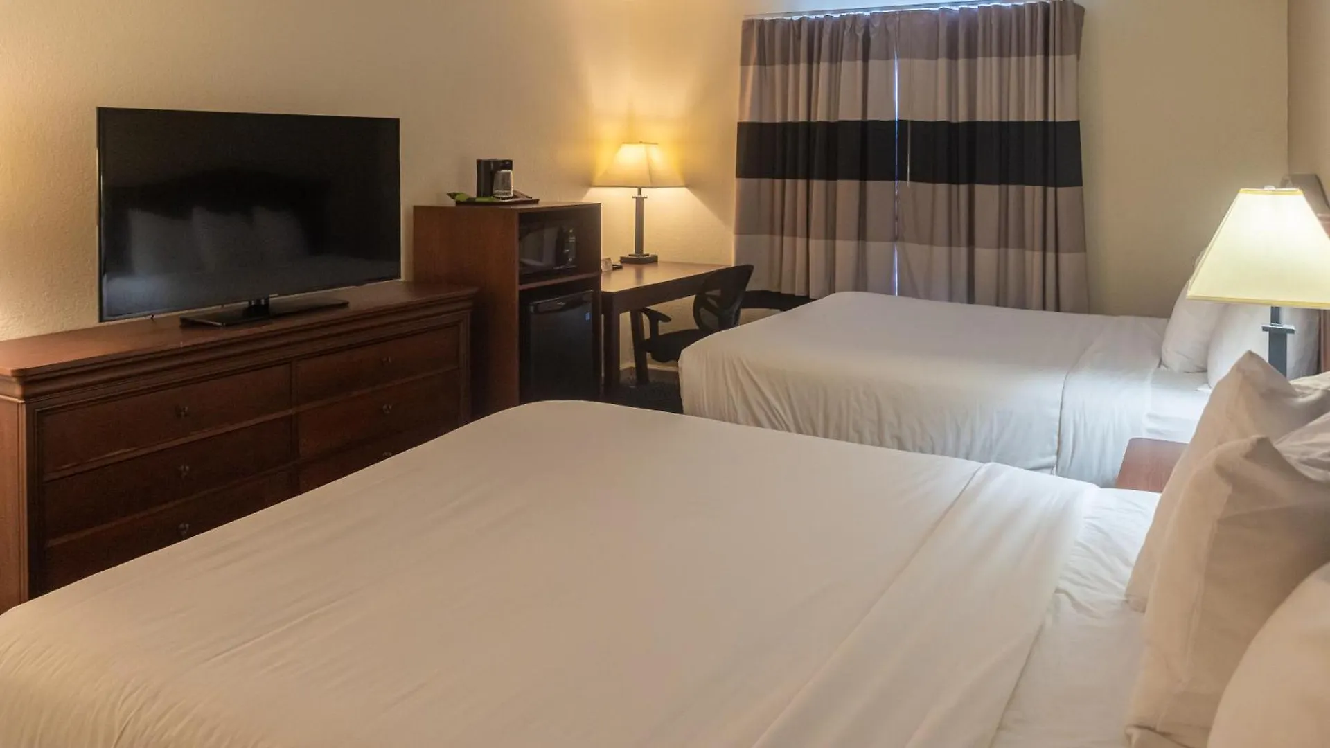 Cottonwood Suites Savannah Hotel & Conference Center Pooler