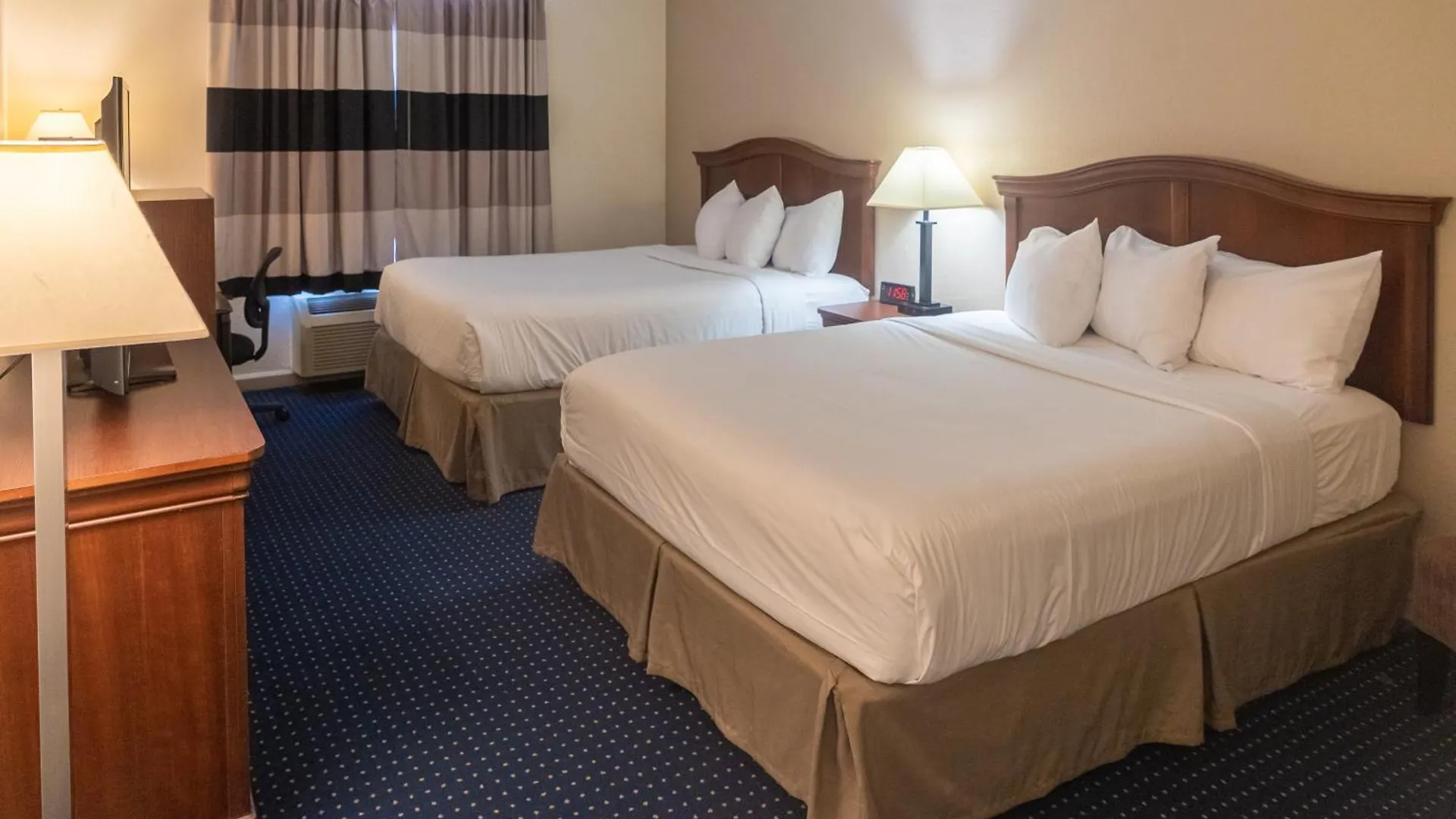 Cottonwood Suites Savannah Hotel & Conference Center Pooler 3*,  Estados Unidos